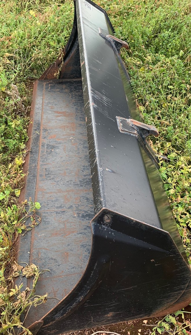 Universal Quick Hitch Bucket Machinery & Equipment